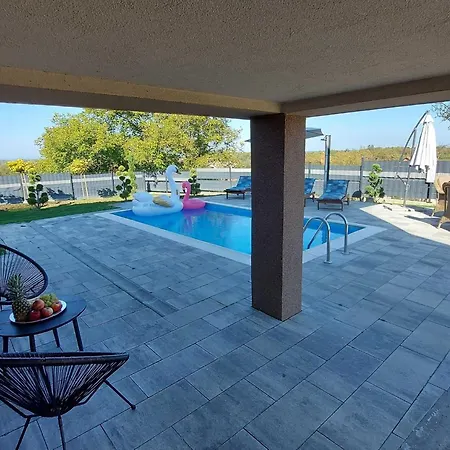 Gra Ec - Three Bedroom With Swimming Pool *